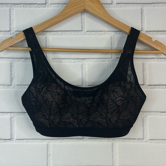 Lululemon Shadow Mesh Bra Leaf size Small - Picture 2 of 7